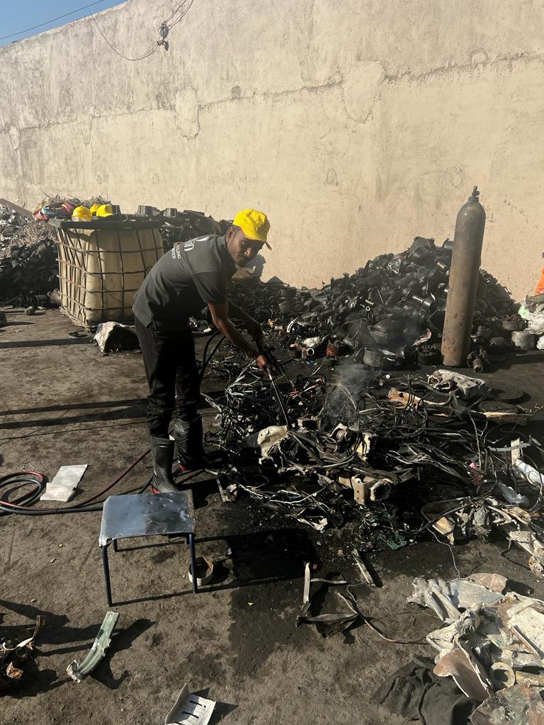 Dismantling and cutting operation